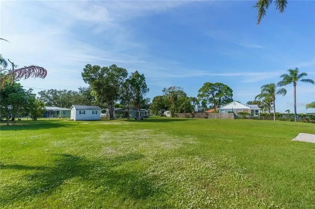 2520 Riverside Drive E Bradenton FL 34208