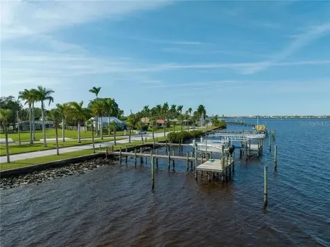 2520 Riverside Drive E Bradenton FL 34208