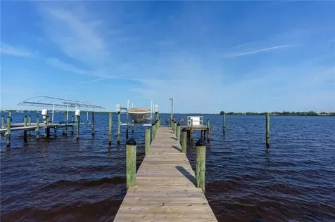 2520 Riverside Drive E Bradenton FL 34208