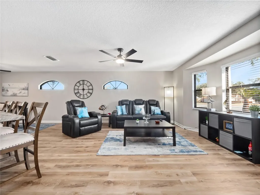 21821 King John Street Leesburg FL 34748