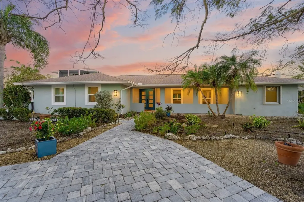 8560 Heron Lagoon Circle Sarasota FL 34242