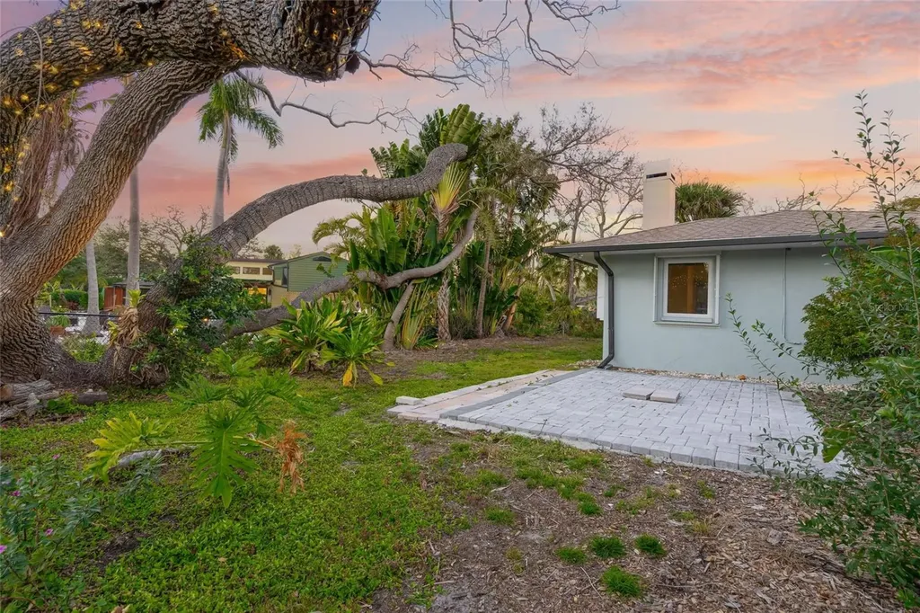 8560 Heron Lagoon Circle Sarasota FL 34242
