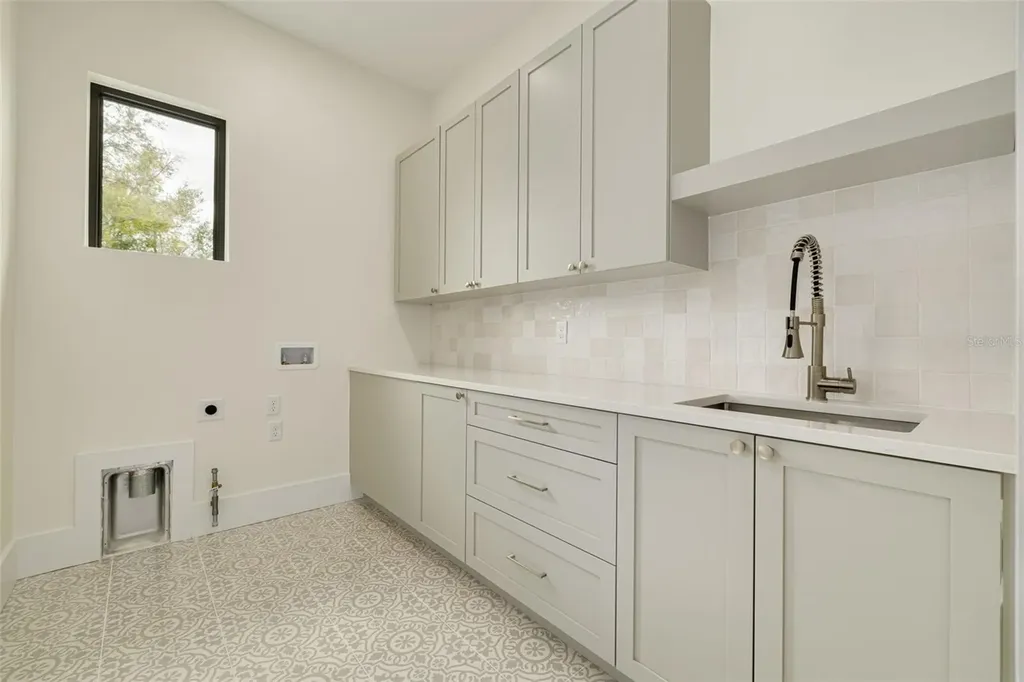 519 W Davis Boulevard Tampa FL 33606
