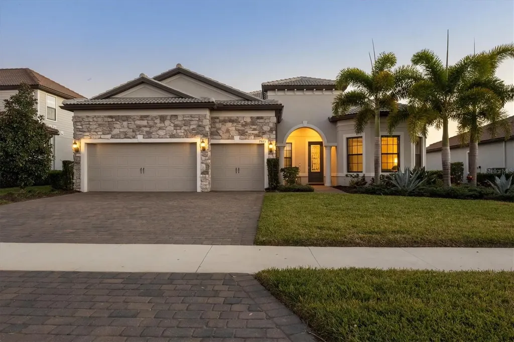 7885 Mainsail Lane Sarasota FL 34240