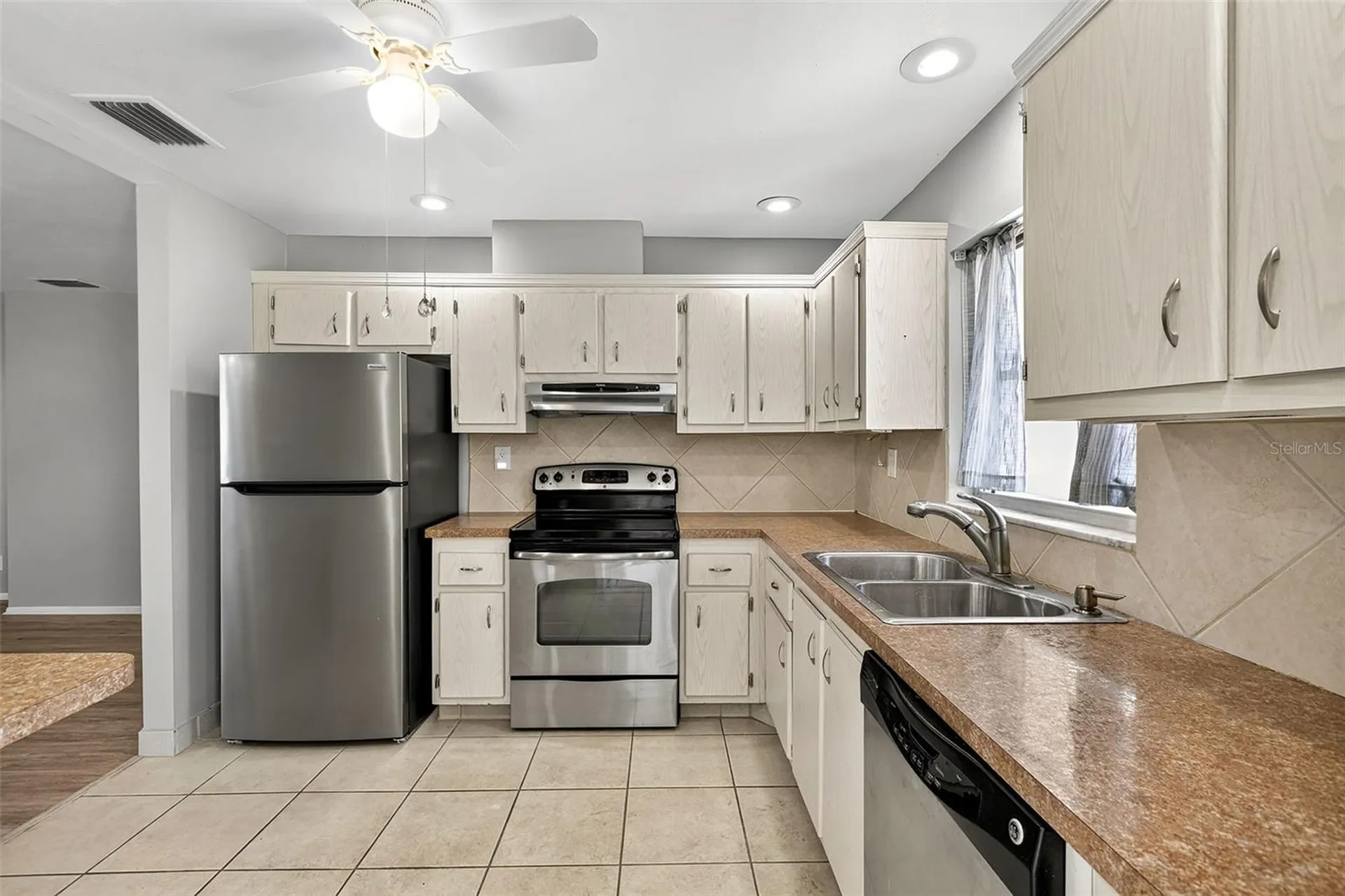 536 Pangola Drive North Fort Myers FL 33903
