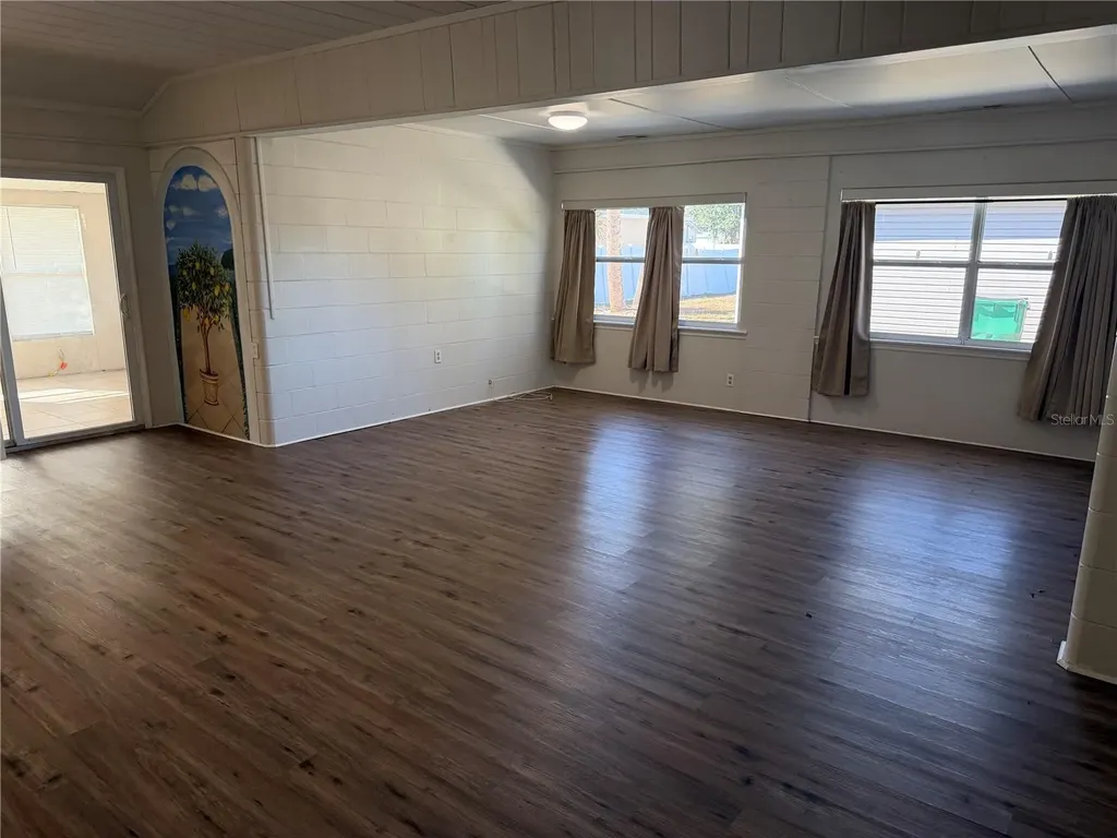 5335 6th Street Zephyrhills FL 33542