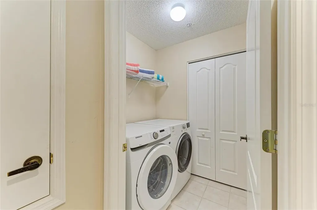 9580 High Gate Drive Sarasota FL 34238