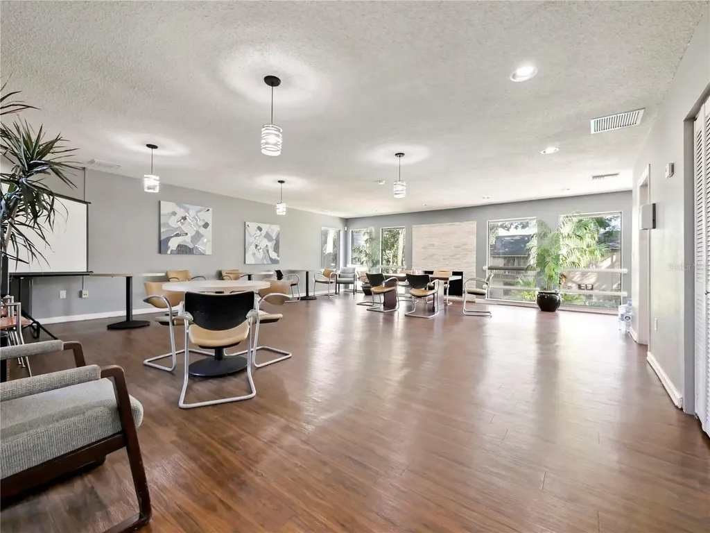 4209 S Semoran Boulevard Orlando FL 32822
