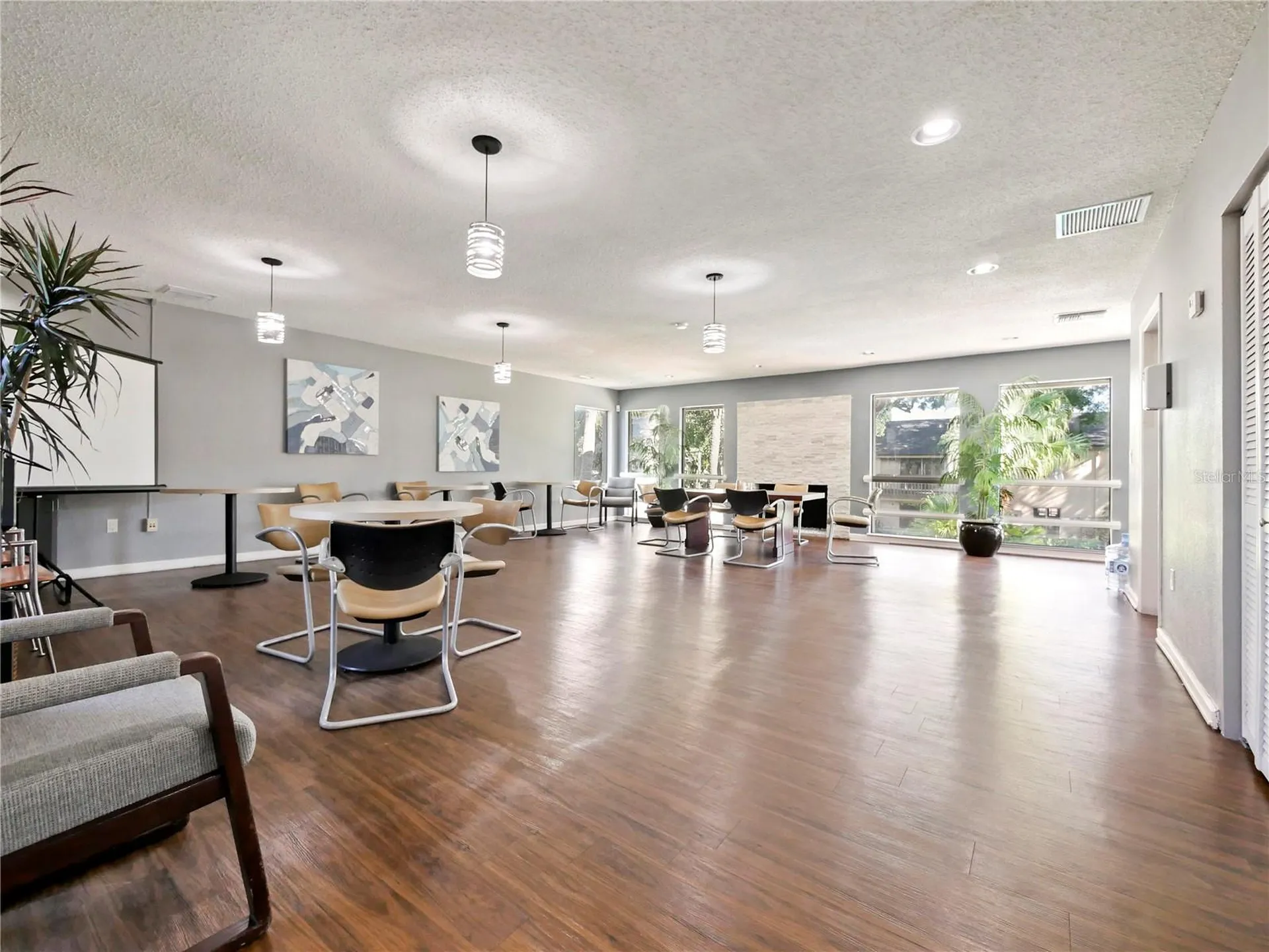 4209 S Semoran Boulevard Orlando FL 32822