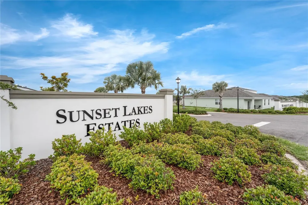 1652 Blue Lagoon Circle Mascotte FL 34753