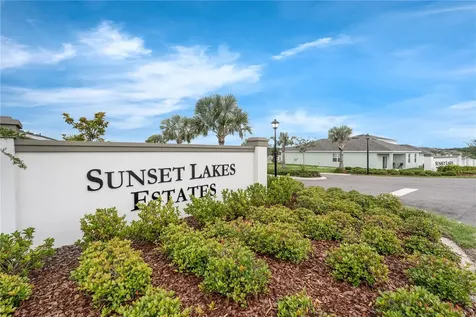 1652 Blue Lagoon Circle Mascotte FL 34753