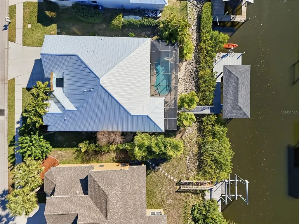 3712 5th Avenue NE Bradenton FL 34208