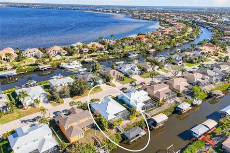 3712 5th Avenue NE Bradenton FL 34208