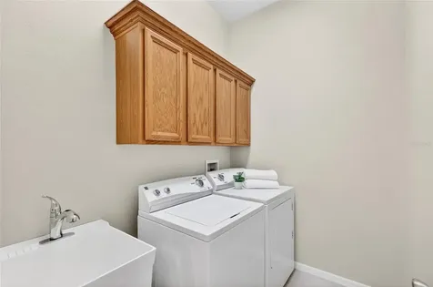 3712 5th Avenue NE Bradenton FL 34208