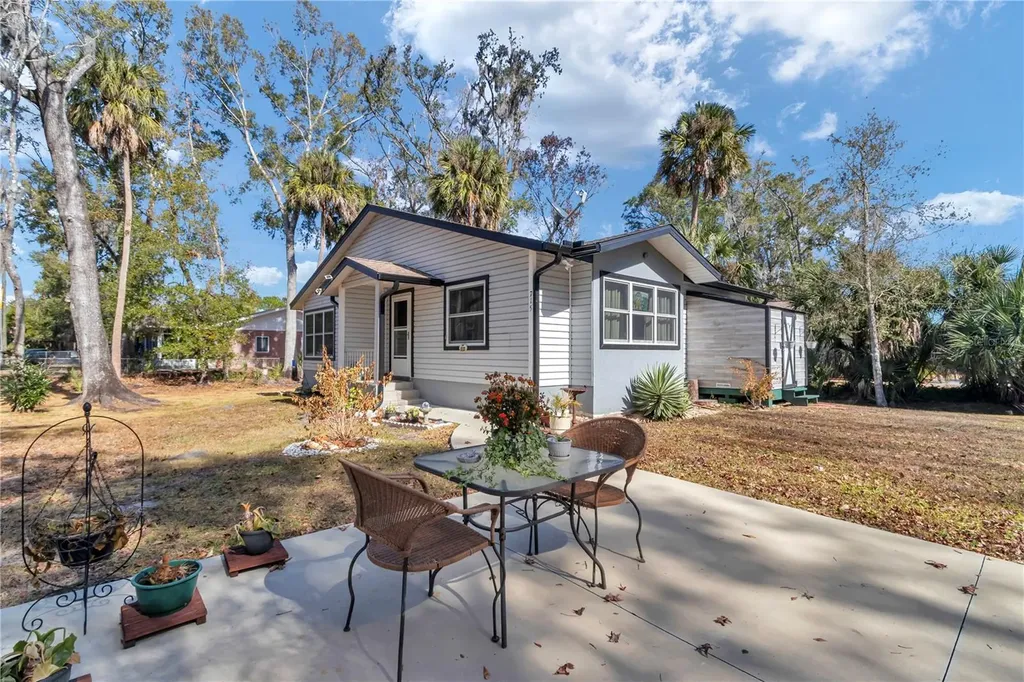 715 NE 12th Terrace Crystal River FL 34428