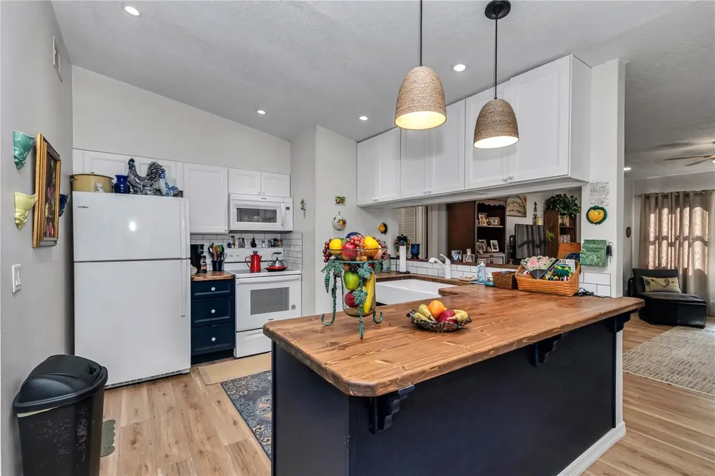 715 NE 12th Terrace Crystal River FL 34428