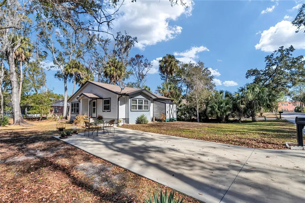 715 NE 12th Terrace Crystal River FL 34428