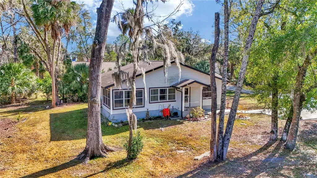 715 NE 12th Terrace Crystal River FL 34428