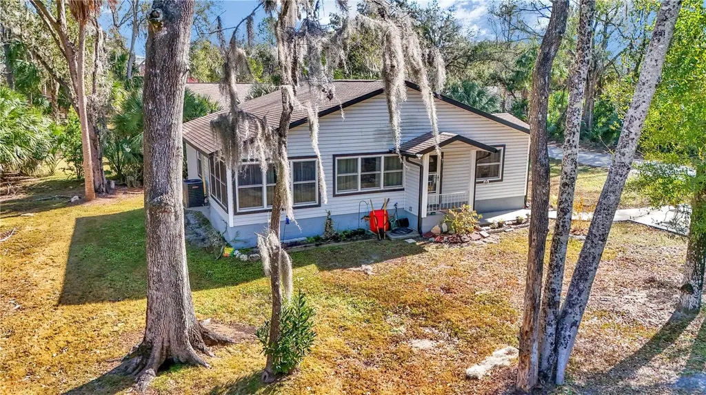 715 NE 12th Terrace Crystal River FL 34428