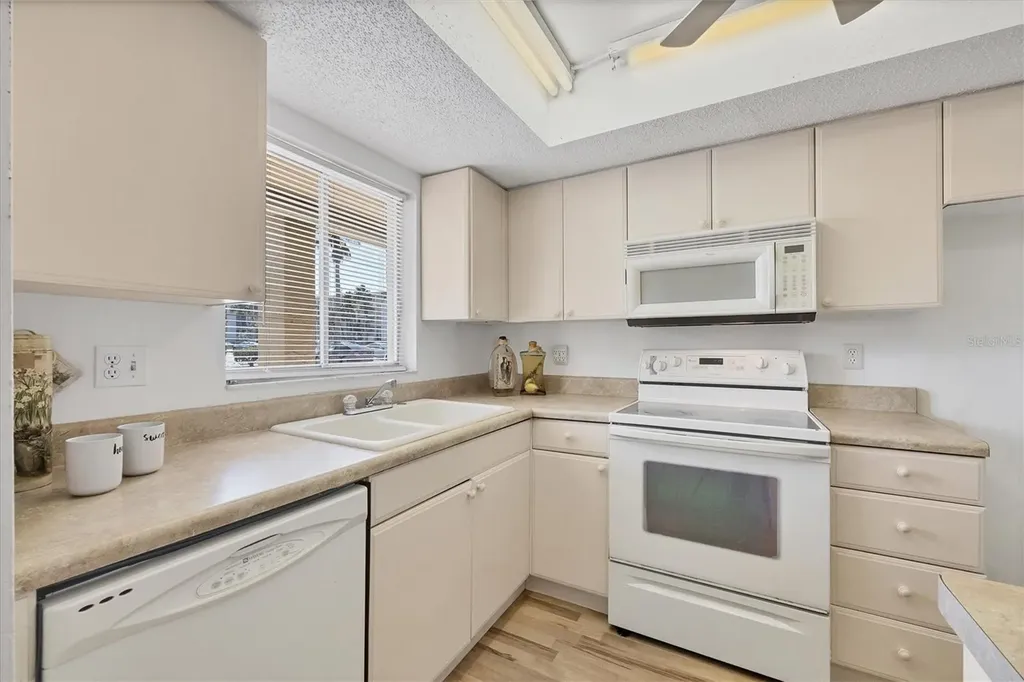 3534 Lake Bayshore Drive Bradenton FL 34205