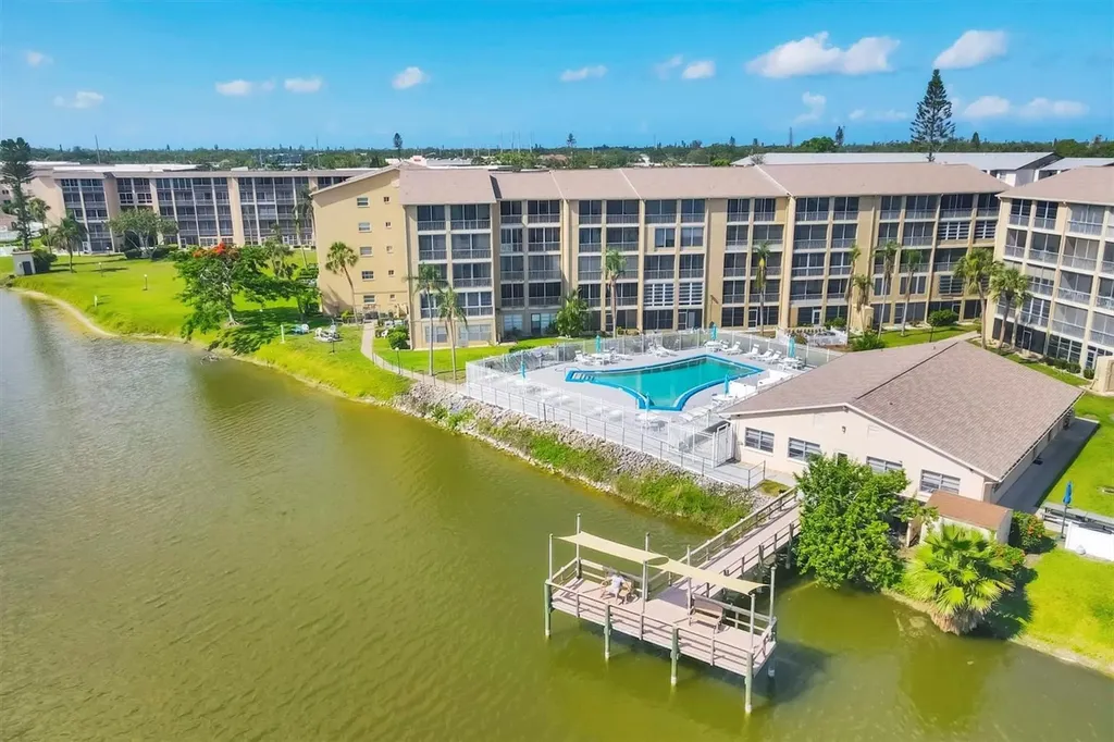 3534 Lake Bayshore Drive Bradenton FL 34205