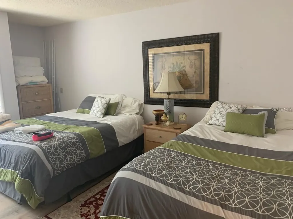 1051 S Highland Street Mount Dora FL 32757