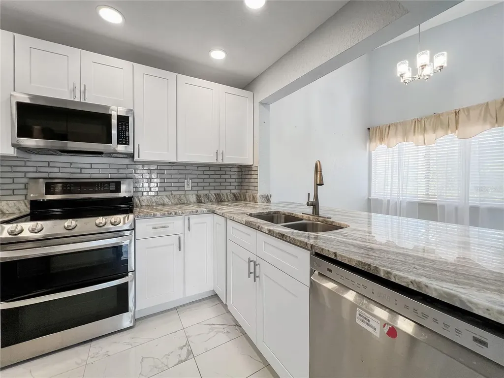 2482 Lakeway Branch Drive Orlando FL 32839