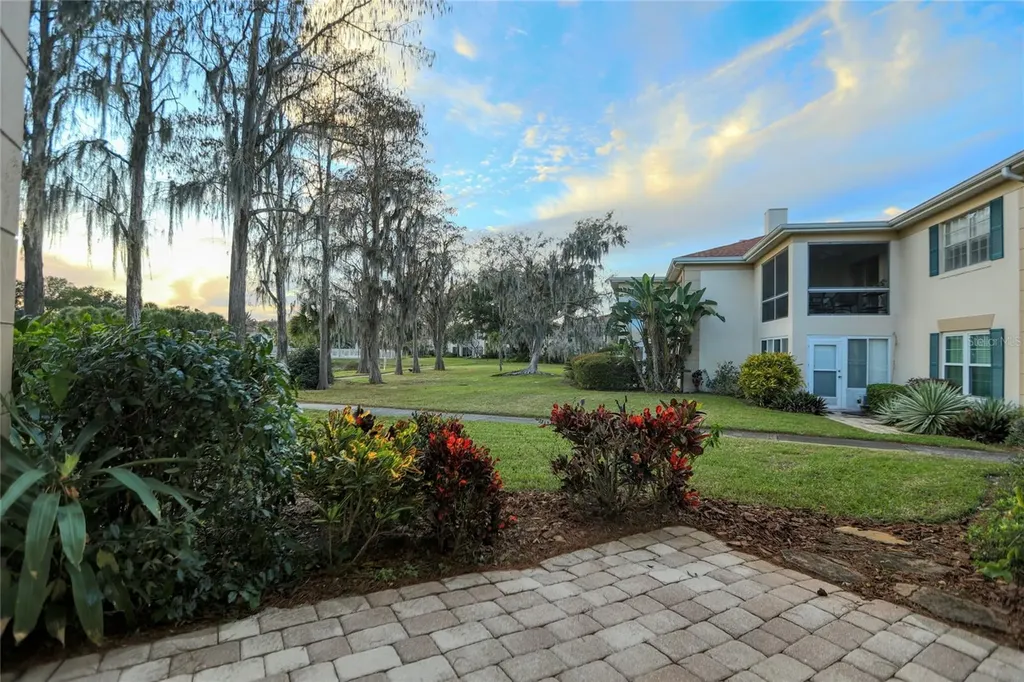 10374 Carrollwood Lane Tampa FL 33618
