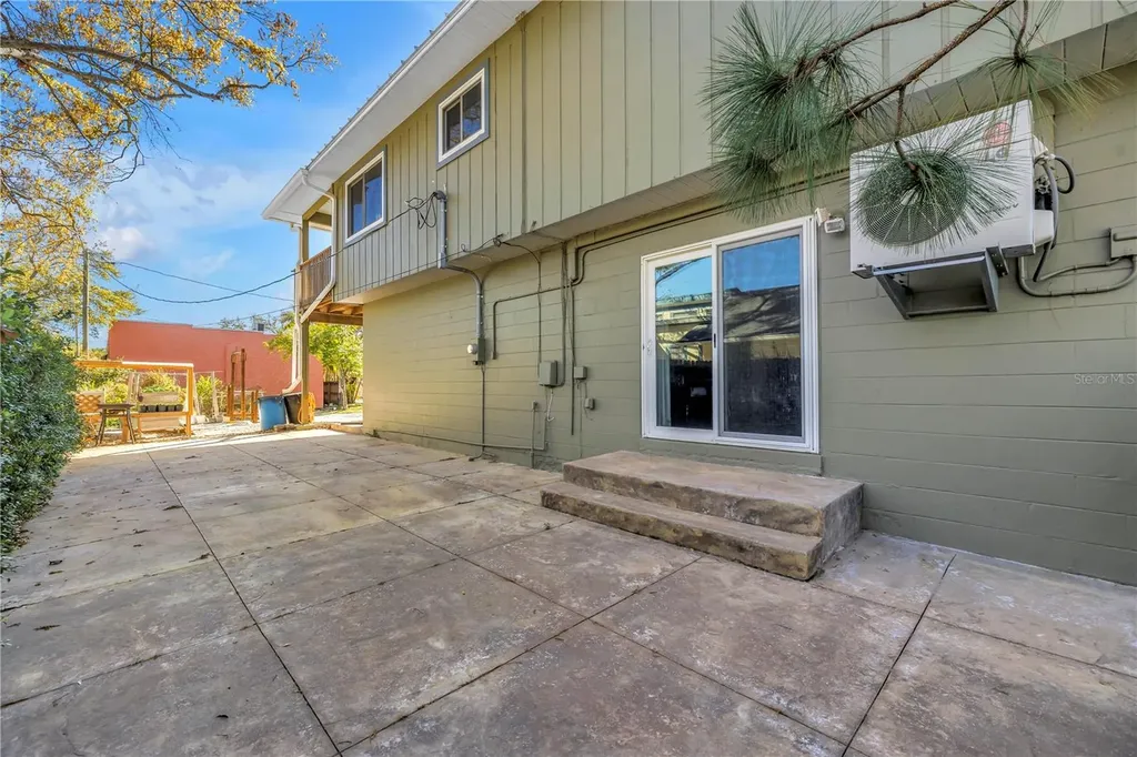 110 29th Avenue N St Petersburg FL 33704