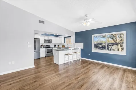110 29th Avenue N St Petersburg FL 33704