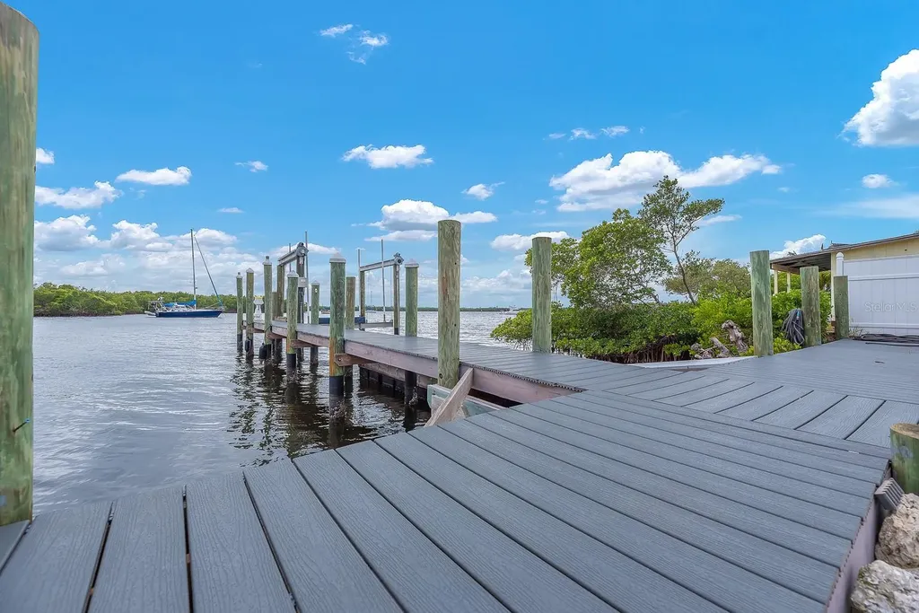 3304 W Shell Point Road Ruskin FL 33570