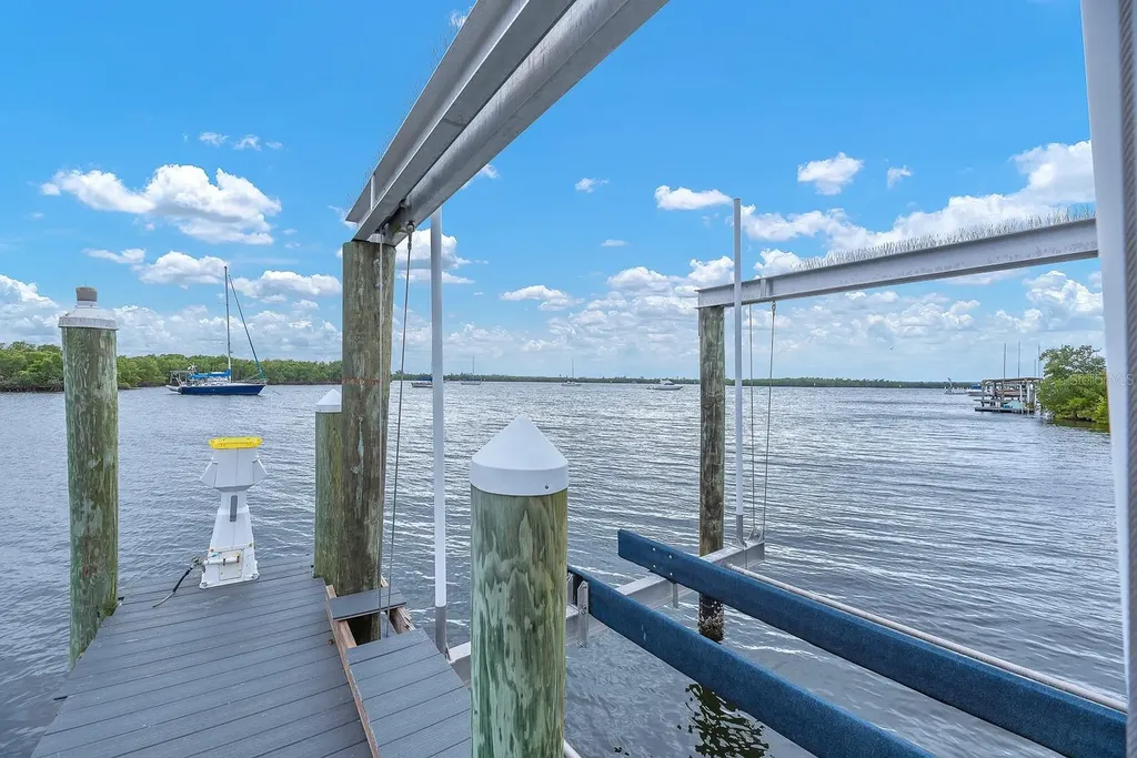 3304 W Shell Point Road Ruskin FL 33570