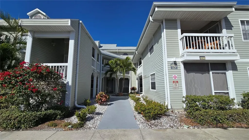 6923 Stones Throw Cir N St Petersburg FL 33710