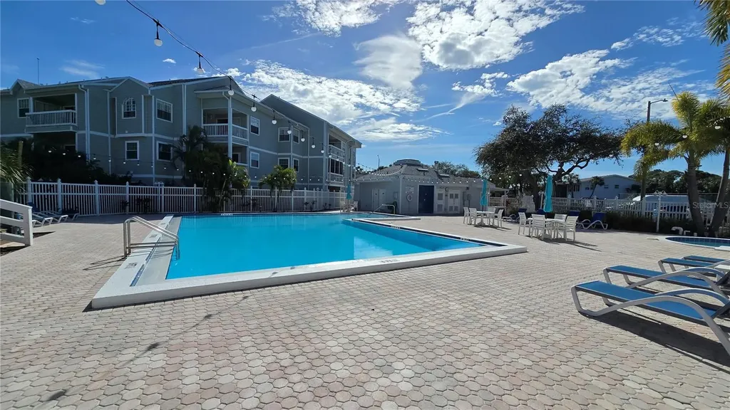 6923 Stones Throw Cir N St Petersburg FL 33710