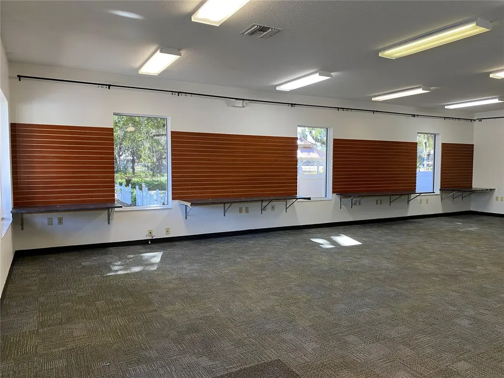 208 S Us Highway 27/441 Lady Lake FL 32159