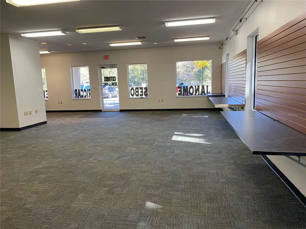 208 S Us Highway 27/441 Lady Lake FL 32159