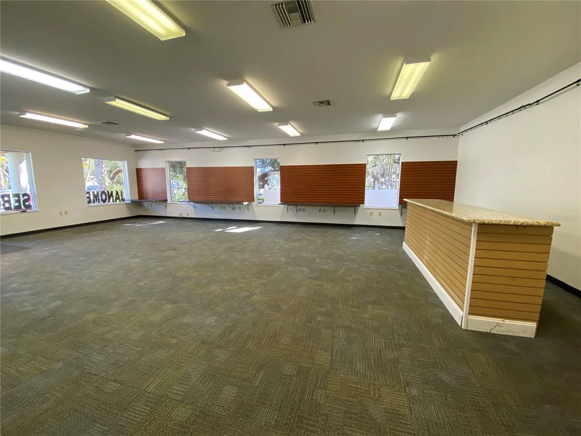 208 S Us Highway 27/441 Lady Lake FL 32159