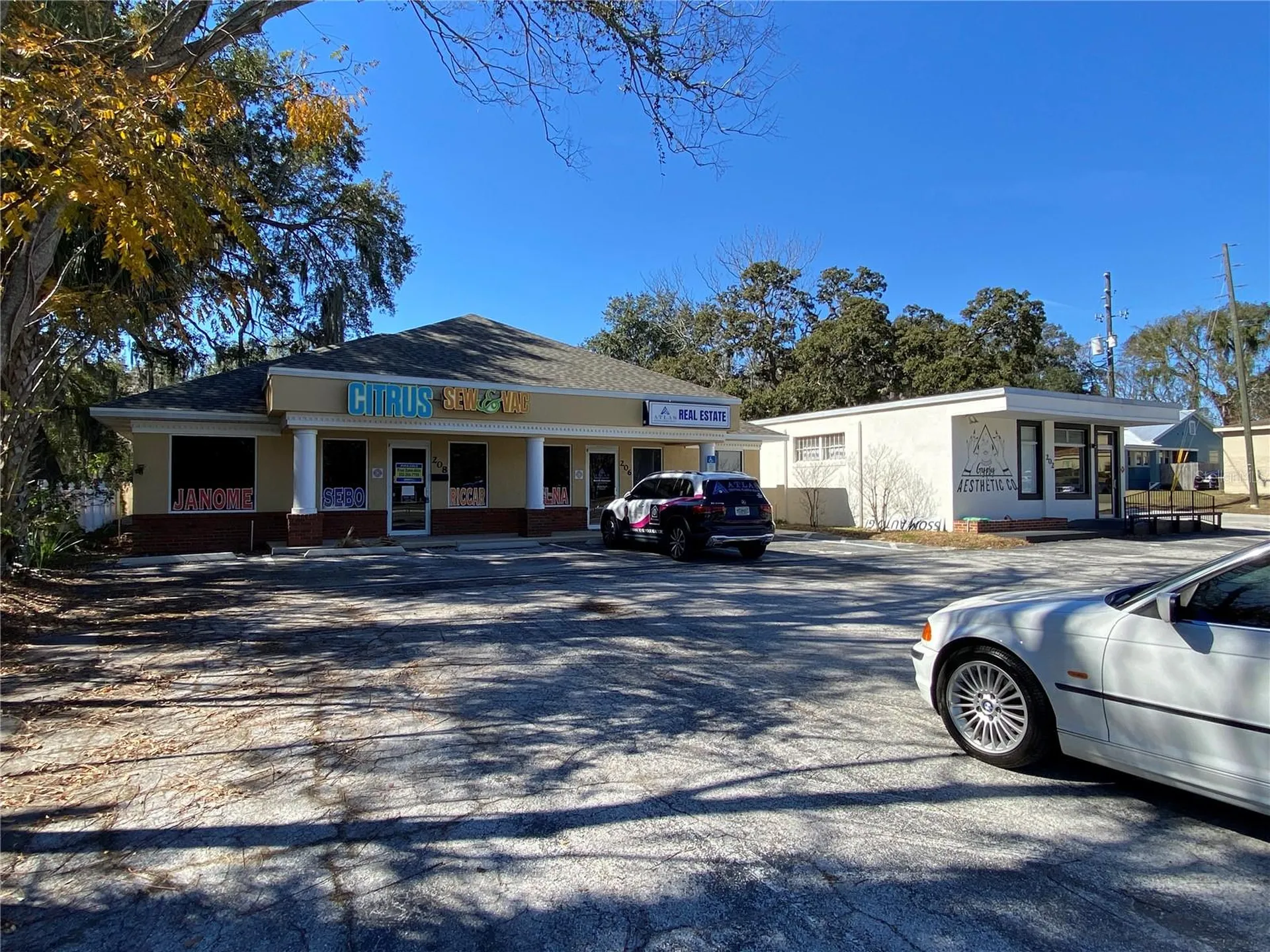 208 S Us Highway 27/441 Lady Lake FL 32159