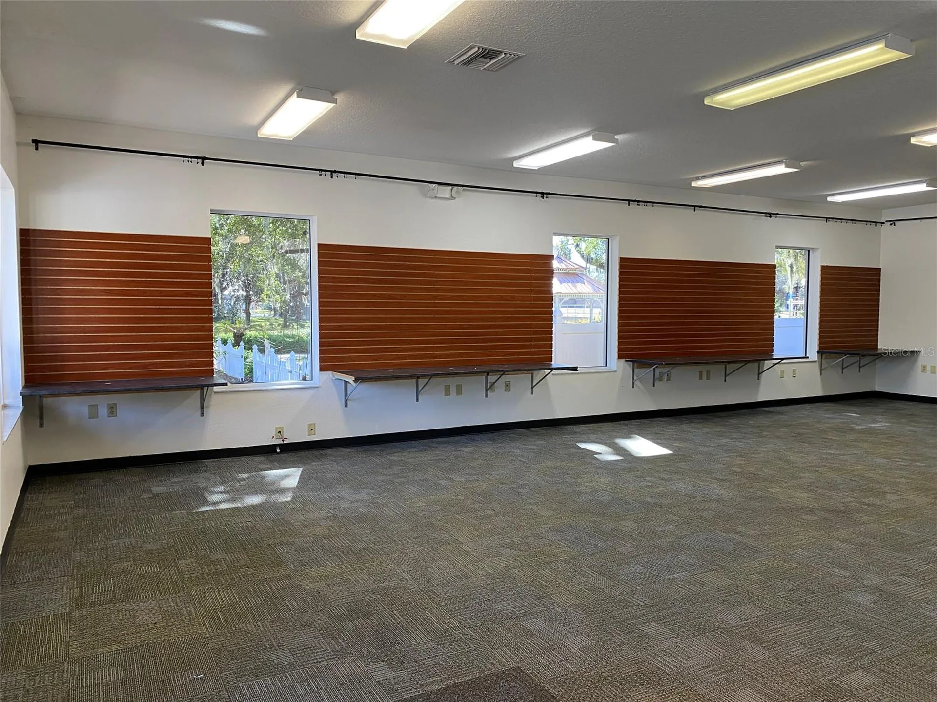 208 S Us Highway 27/441 Lady Lake FL 32159