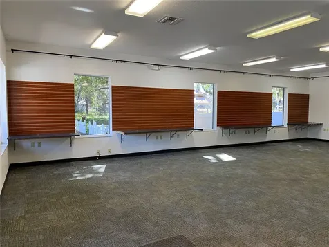 208 S Us Highway 27/441 Lady Lake FL 32159