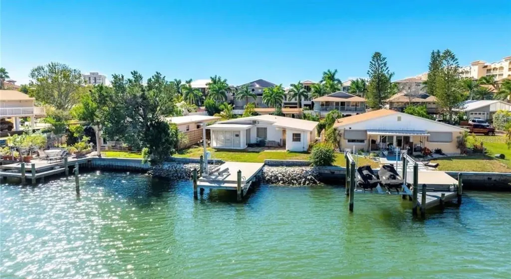 17611 1st Street E Redington Shores FL 33708
