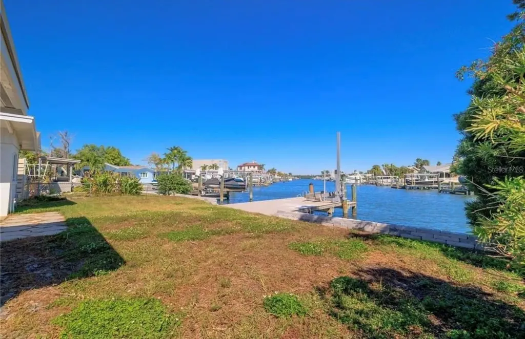 17611 1st Street E Redington Shores FL 33708