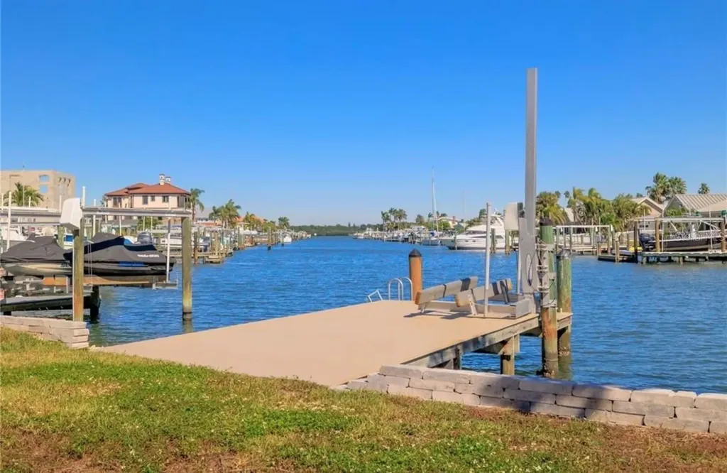 17611 1st Street E Redington Shores FL 33708
