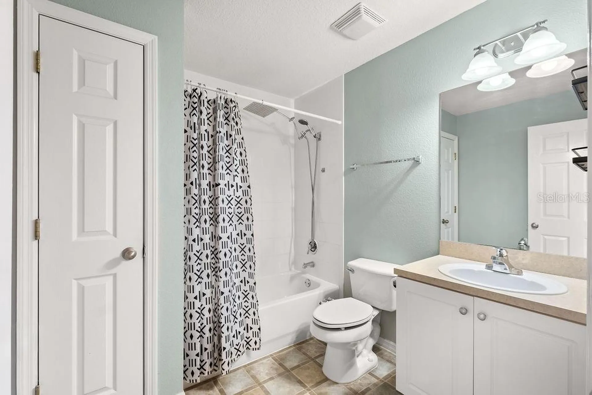 185 Pearl Lake Causeway Altamonte Springs FL 32714