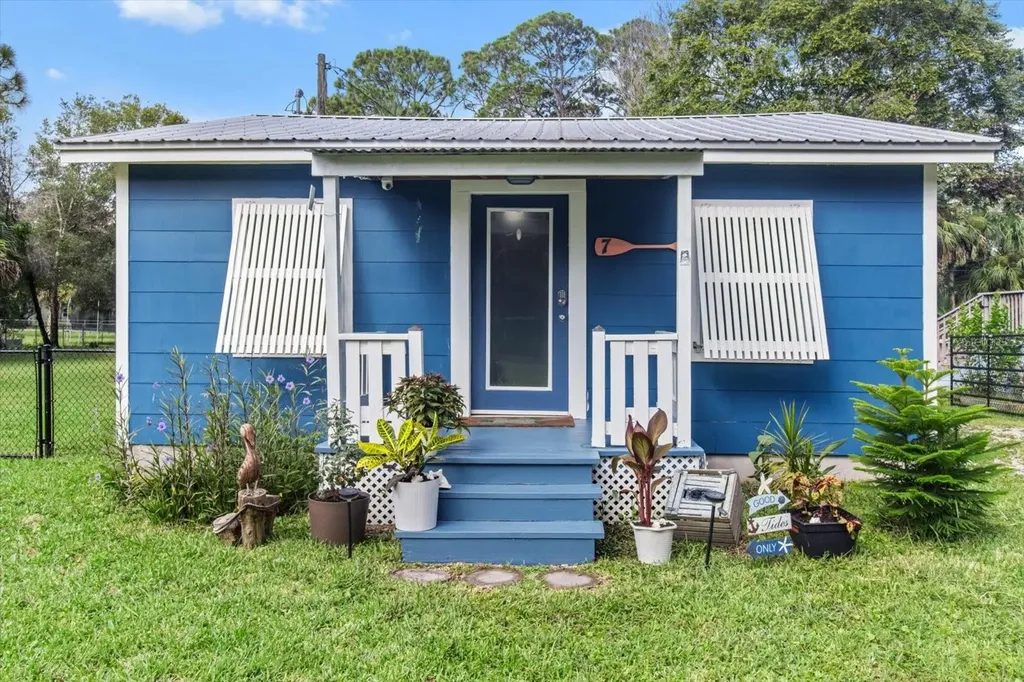 7 65th Street Yankeetown FL 34498