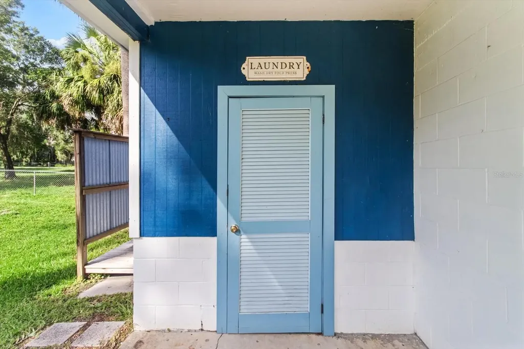 7 65th Street Yankeetown FL 34498