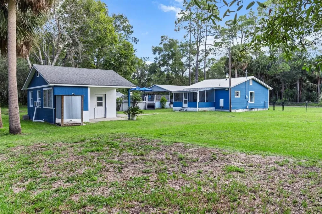 7 65th Street Yankeetown FL 34498