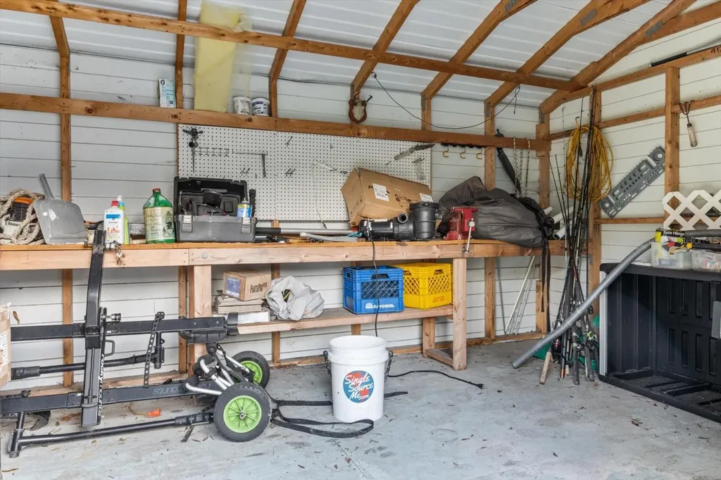 7 65th Street Yankeetown FL 34498