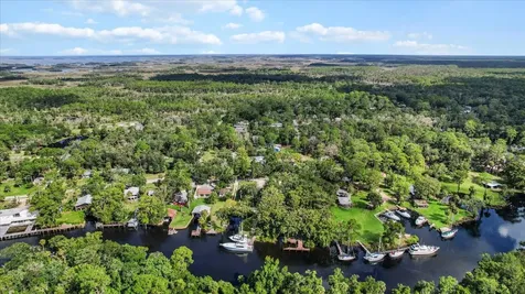 7 65th Street Yankeetown FL 34498