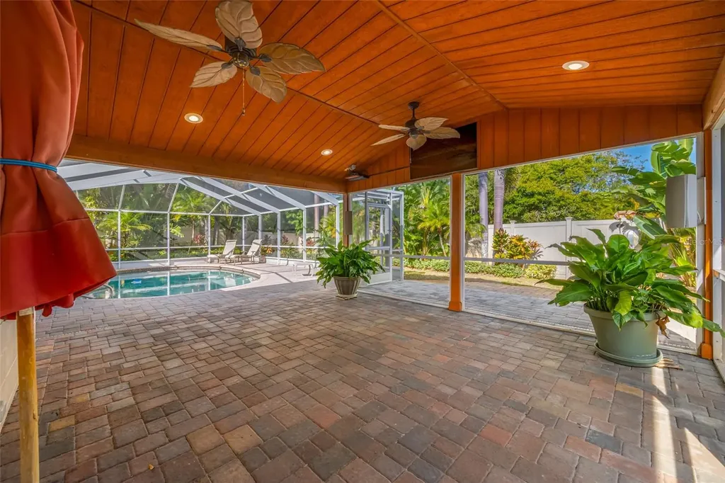 5473 97th Way N St Petersburg FL 33708